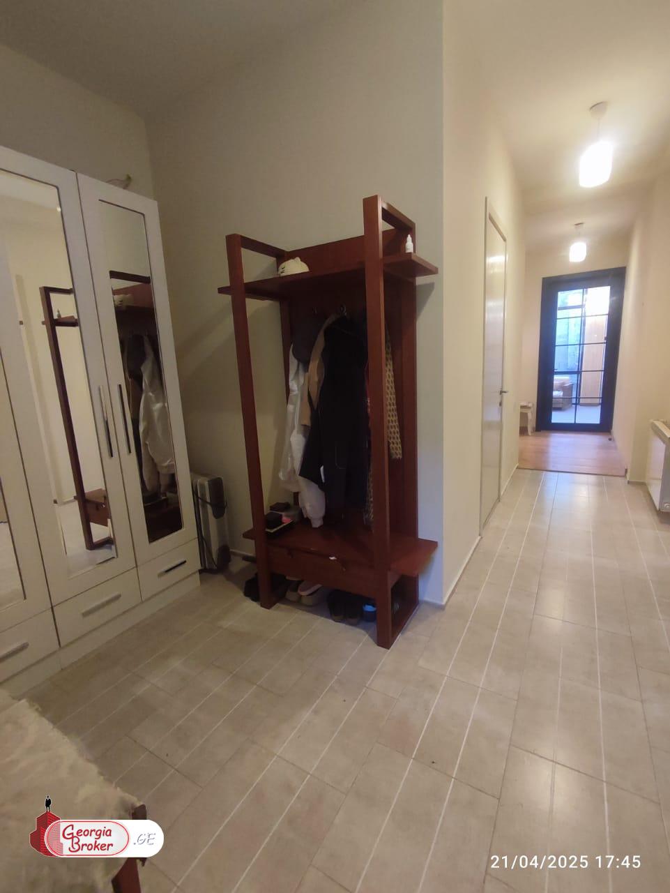 продается дом с новым ремонтом 6-комнат